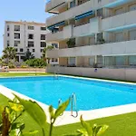 - Marina Banus, Puerto Banus, 2br Luminous Pool & Parking Daire Marbella