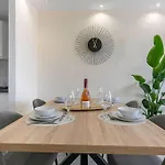 - Marina Banus, Puerto Banus, 2br Luminous Pool & Parking Marbella