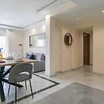 - Marina Banus, Puerto Banus, 2br Luminous Pool & Parking Marbella