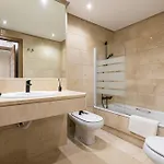 - Marina Banus, Puerto Banus, 2br Luminous Pool & Parking Marbella