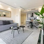 - Marina Banus, Puerto Banus, 2br Luminous Pool & Parking Daire *