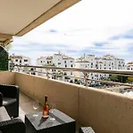- Marina Banus, Puerto Banus, 2br Luminous Pool & Parking Marbella