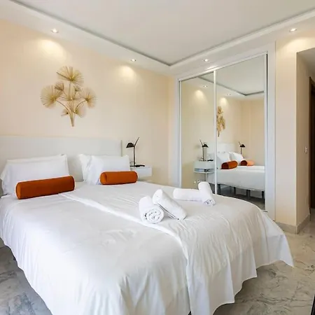 Marbella Home Rentals - Marina Banus, Puerto Banus, 2Br Luminous Pool & Parking Apartment Marbella