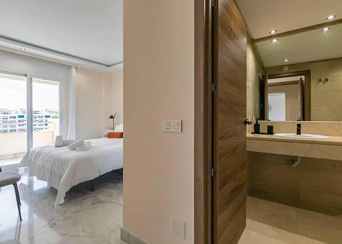 Apartment - Marina Banus, Puerto Banus, 2br Luminous Pool & Parking *