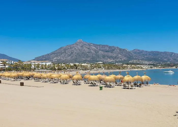 - Marina Banus, Puerto Banus, 2br Luminous Pool & Parking