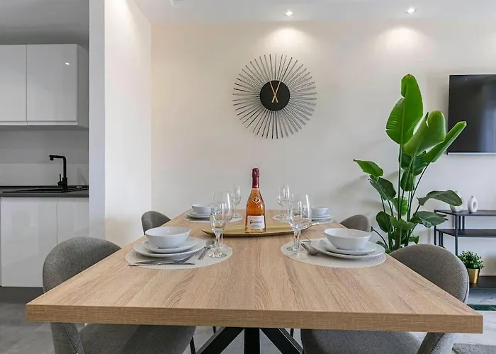 - Marina Banus, Puerto Banus, 2br Luminous Pool & Parking Марбелья