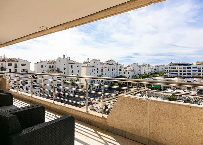 Апартаменты - Marina Banus, Puerto Banus, 2br Luminous Pool & Parking