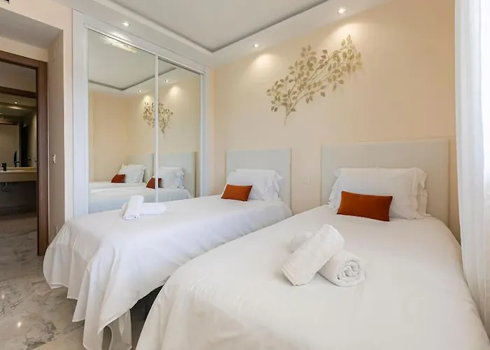 - Marina Banus, Puerto Banus, 2br Luminous Pool & Parking Apartment