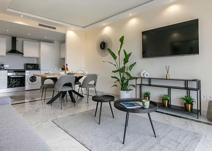 Apartament - Marina Banus, Puerto Banus, 2br Luminous Pool & Parking