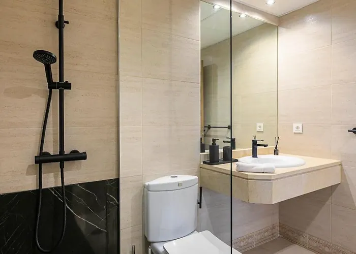 - Marina Banus, Puerto Banus, 2br Luminous Pool & Parking Apartment Marbella
