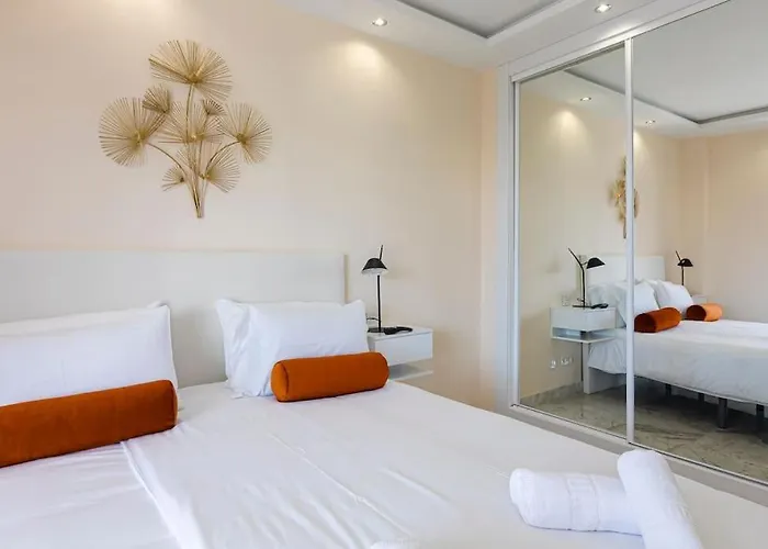 Apartament - Marina Banus, Puerto Banus, 2br Luminous Pool & Parking *