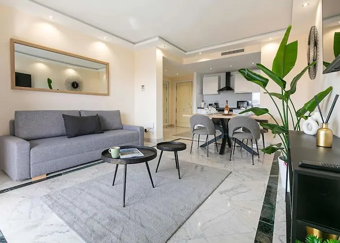 - Marina Banus, Puerto Banus, 2br Luminous Pool & Parking Апартаменты *