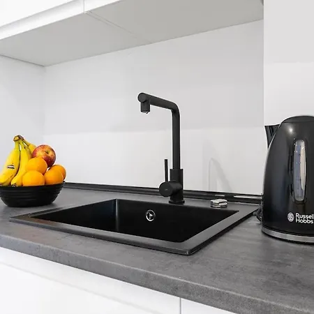 - Marina Banus, Puerto Banus, 2br Luminous Pool & Parking Apartamento *