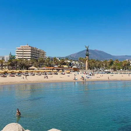 - Marina Banus, Puerto Banus, 2br Luminous Pool & Parking Apartamento Marbella