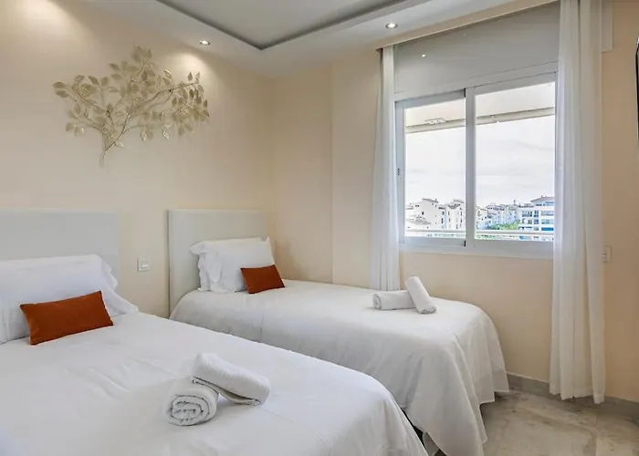 - Marina Banus, Puerto Banus, 2br Luminous Pool & Parking