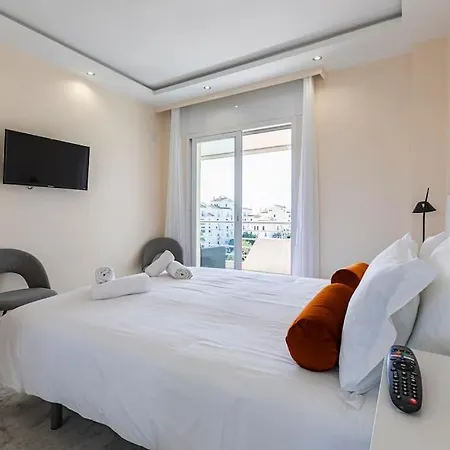 Marbella Home Rentals - Marina Banus, Puerto Banus, 2Br Luminous Pool & Parking * 马尔韦利亚