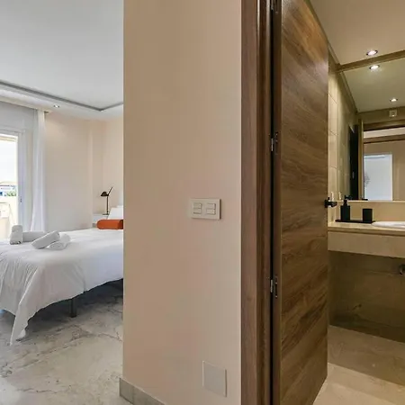 아파트 Marbella Home Rentals - Marina Banus, Puerto Banus, 2Br Luminous Pool & Parking *