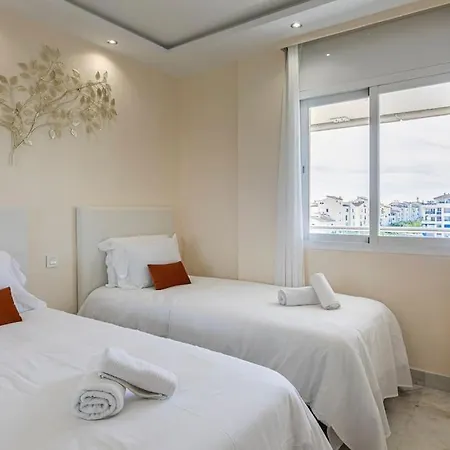 Marbella Home Rentals - Marina Banus, Puerto Banus, 2Br Luminous Pool & Parking