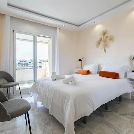 Marbella Home Rentals - Marina Banus, Puerto Banus, 2Br Luminous Pool & Parking 아파트