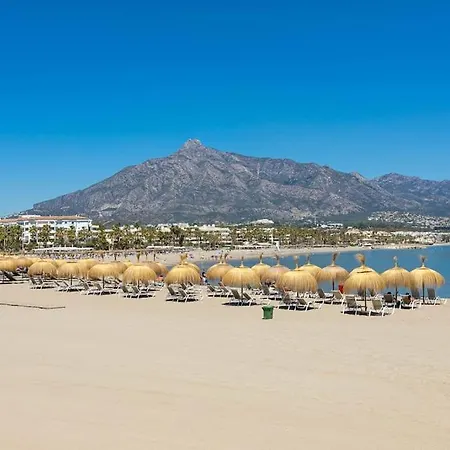 Marbella Home Rentals - Marina Banus, Puerto Banus, 2Br Luminous Pool & Parking