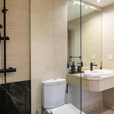 Marbella Home Rentals - Marina Banus, Puerto Banus, 2Br Luminous Pool & Parking 公寓 马尔韦利亚